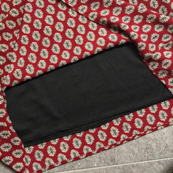 Lined red and black dress with bell sleeves - Picture 4 of 4